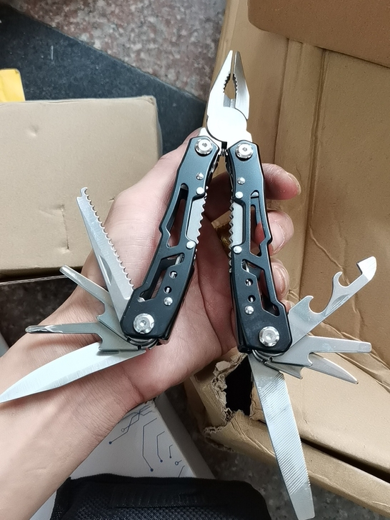 多功能工具钳多功能刀钳折叠钳子组合工具小刀...