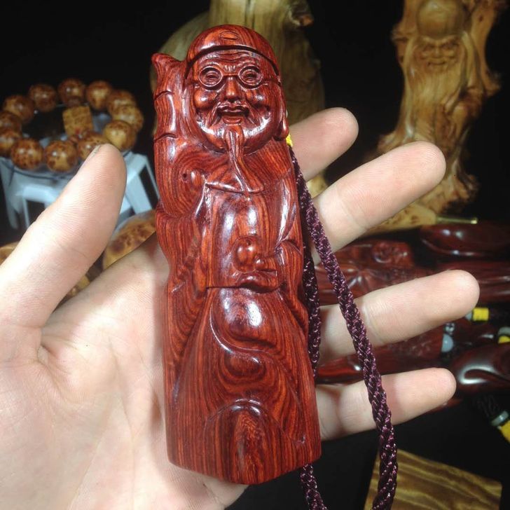 正宗印度小叶紫檀雕工手把件