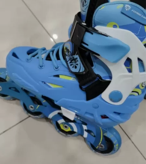 正品Flying Eagle轮滑鞋。。当时...