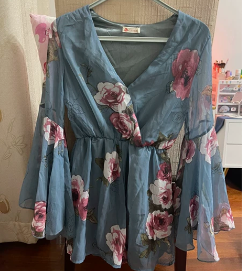 雪纺碎花花色v领喇叭袖连体裤裙裤 买回来就...