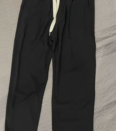 全新男士休闲裤，黑色面料十分舒服，很好穿！...