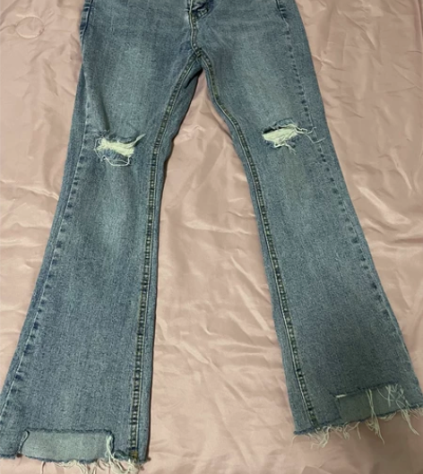 ￼浅色高腰微喇牛仔裤女弹力显瘦设计感小众喇...