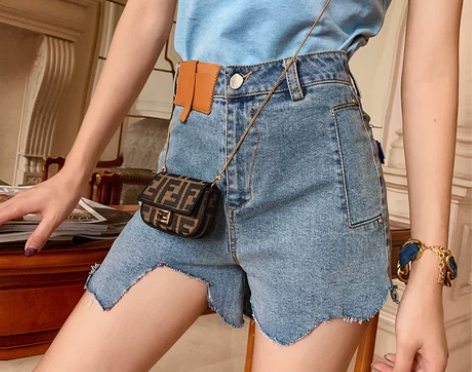 【地球店】杨M同款 不规则高腰牛仔短裤女春...