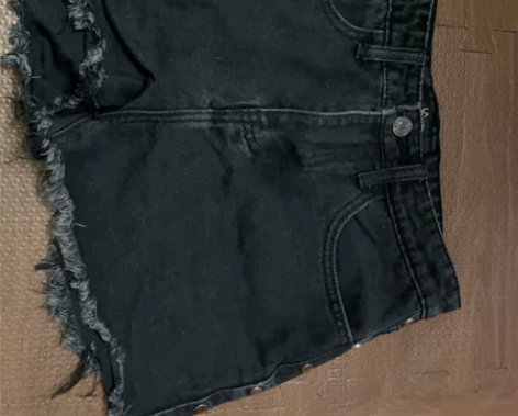 牛仔短裤闲置出50元包邮，27码 感兴趣的...