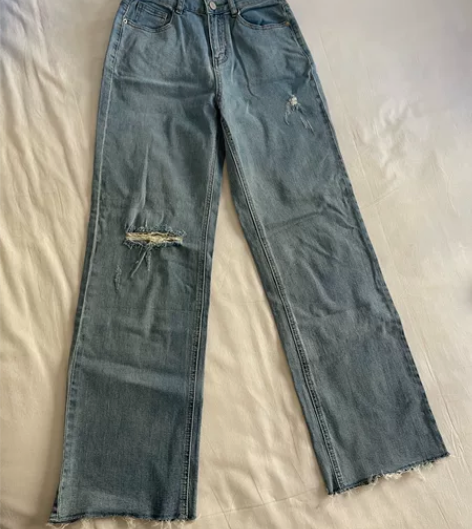 高腰直筒破洞牛仔裤 26码一穿一洗，九五成新