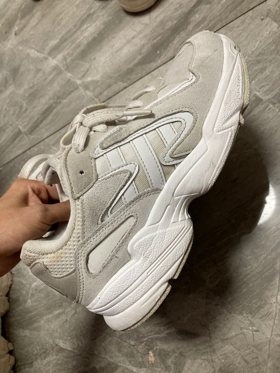 阿迪达斯,正品38码,状态如图