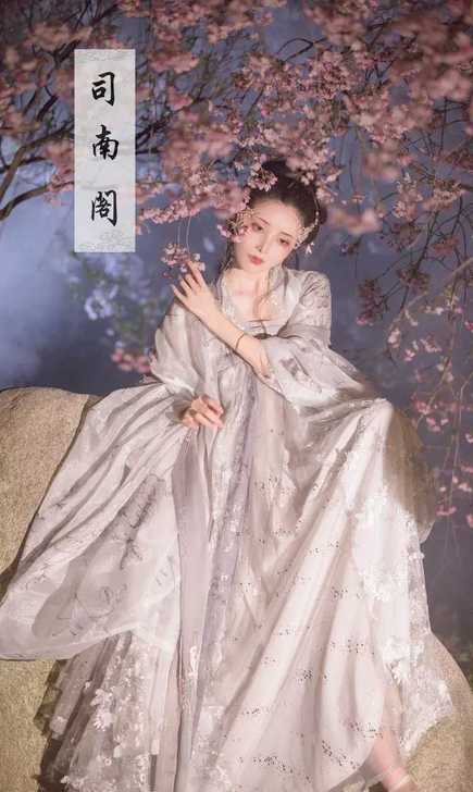 正版汉服出租  司南阁  夜樱 五米大摆 ...