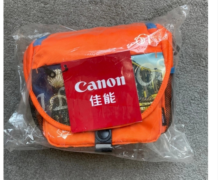 佳能风景小号相机包，容量一机一镜加一个充电...