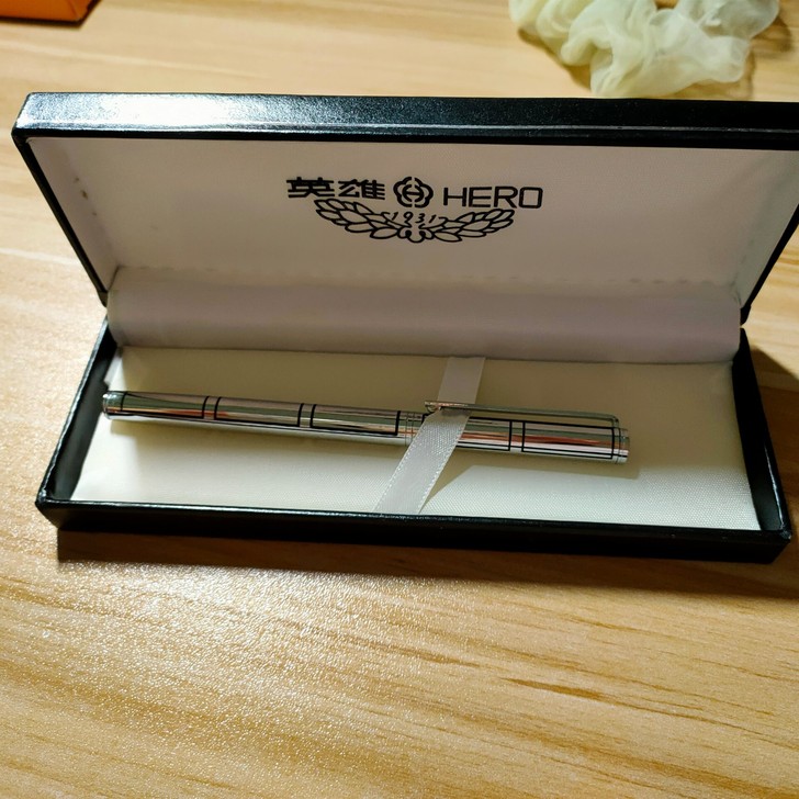 全新 !英雄牌钢笔,包邮!包邮!低价出~~~