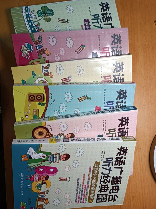 6本英语广播听力书,内容非常丰富,每篇英语...