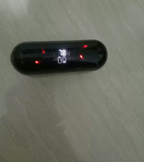 蓝牙耳机，没用几次，便宜卖了 感兴趣的话点...