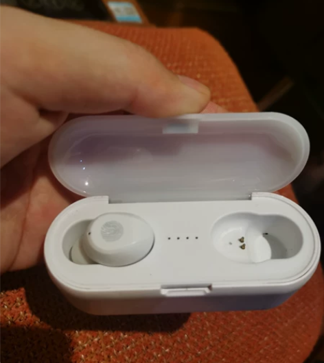 夏新蓝牙耳机 单耳机+机舱 感兴趣的话点“...