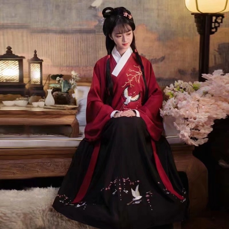 明制袄裙汉服