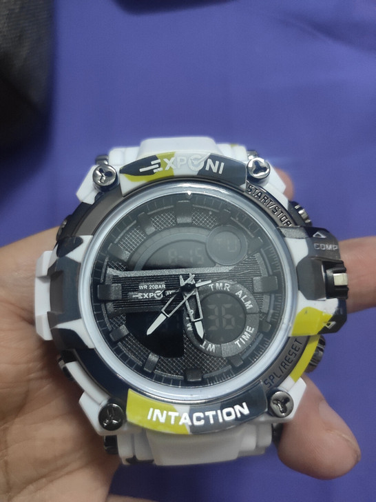 爱普电子表，防水，盒子吊牌都在