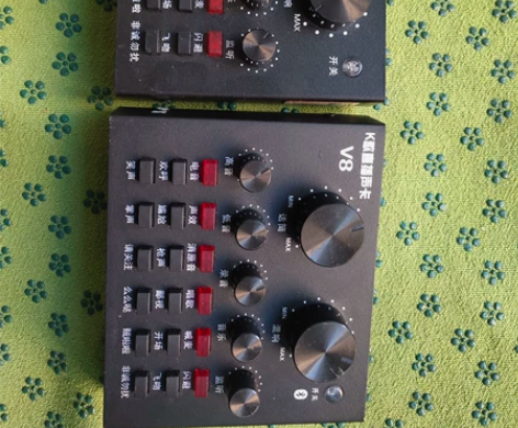 雅兰仕K歌直播外置声卡V8 如图，2台裸机...