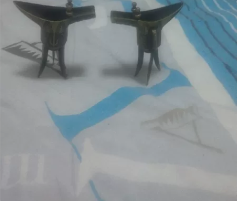 出个人闲置物品,客厅橇摆件一对。因搬家转让...