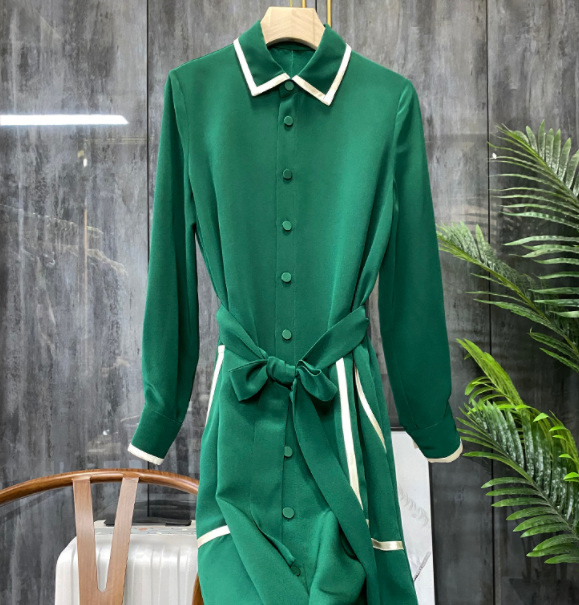 就穿过一次,很好看。衣服太多了,包邮卖