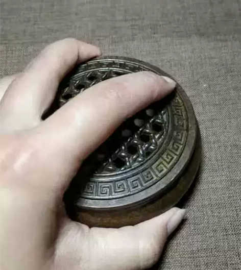 特惠包邮！铜香炉，紫皮壳宣底网格盖子香炉薰...