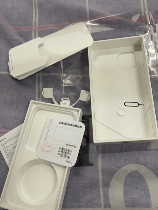 苹果12手机盒子 盒子里面的取卡针小纸贴画...