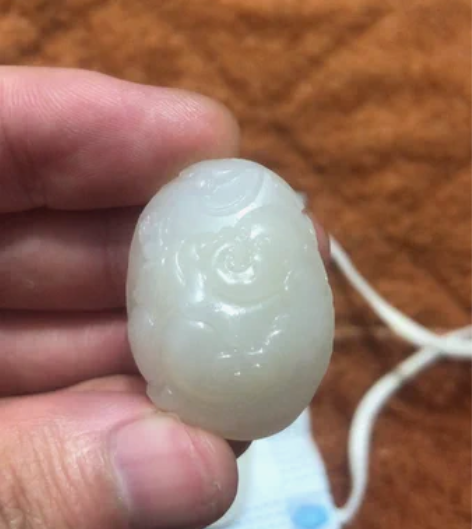 玉雕佛挂件 和田玉俄料挂件佛 感兴趣的话点...