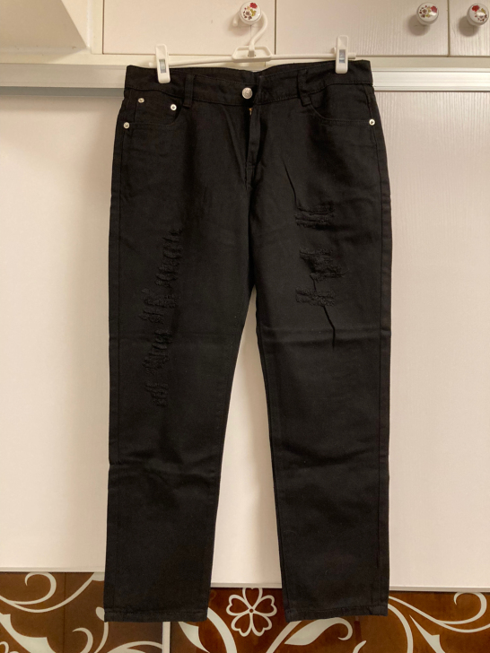 全新黑色破洞牛仔裤