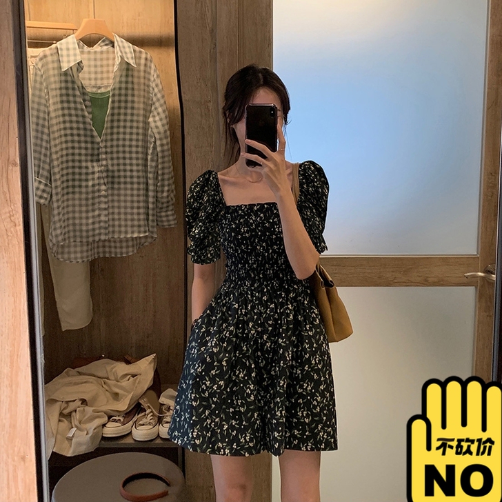 黑色碎花连衣裙