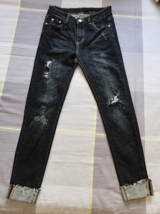 破洞翻边牛仔小脚裤女 黑蓝色 穿到一百斤 ...