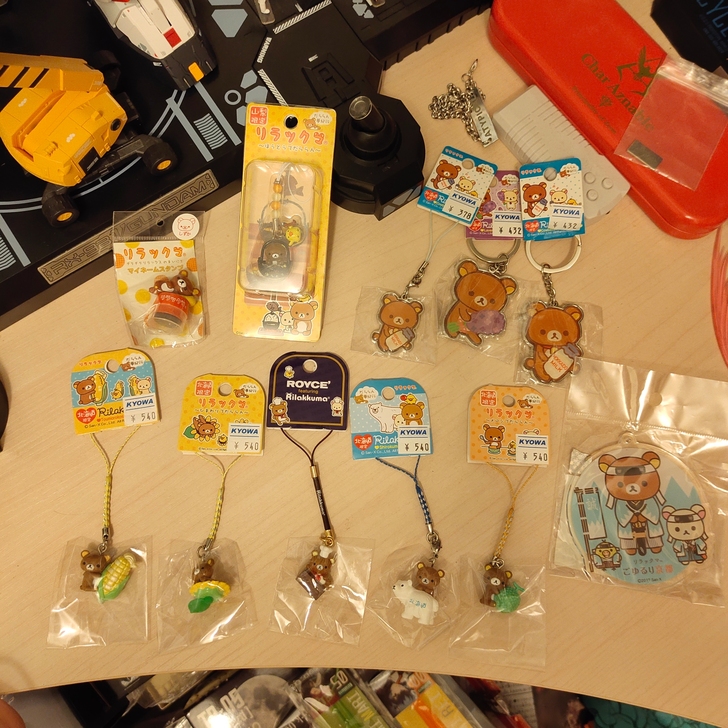 绝版轻松熊挂件，全是出去玩的时候买的，大多...