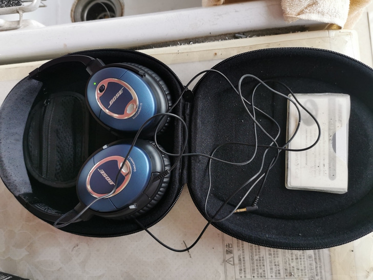 出一部限量版BOSE  QC15有源降噪耳机