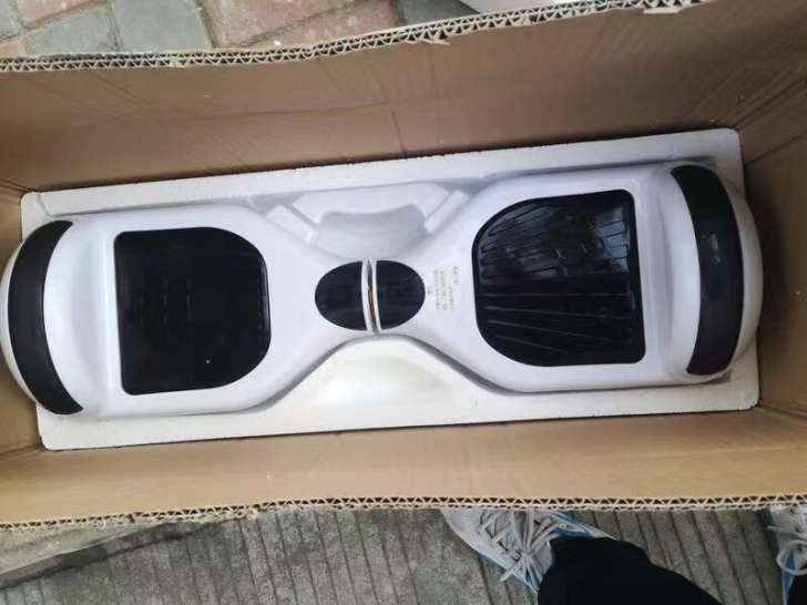 七寸白色带LED灯，便宜的平衡车