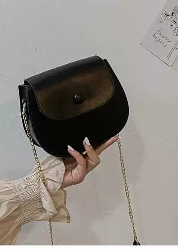ins风黑色斜跨包，无夹层，