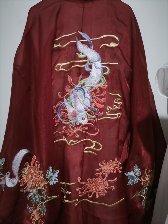 正的，不知道哪家的汉服