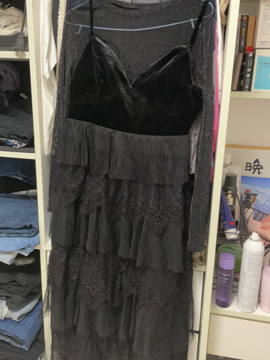 蕾丝丝绒拼接蛋糕裙。两件套