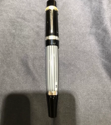 万宝龙巴尔扎克,M尖,全新未使用,单笔无盒...