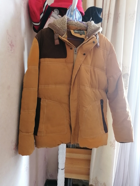 吉普羽绒服