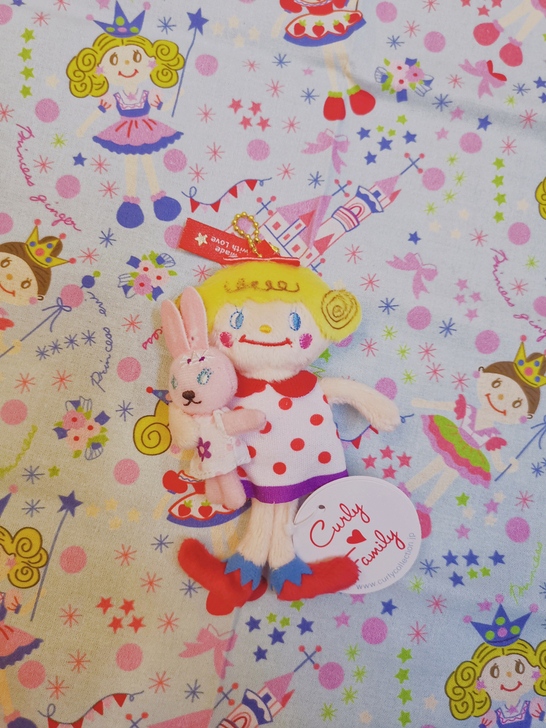 curlycollection 卷发女孩抱...