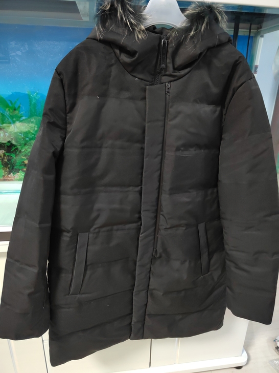 男款羽绒服,中长款,适合140斤以内入。