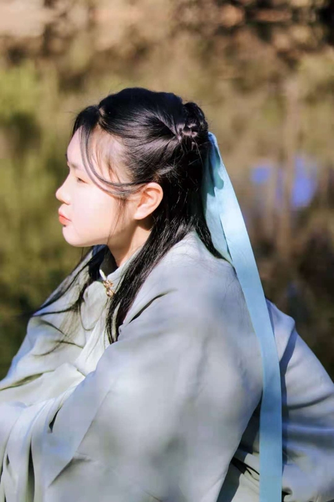 出汉服   高三了，没时间穿了