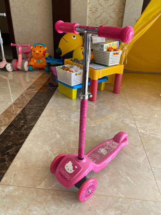 麦斯卡滑板车 Hello Kitty 凯蒂...
