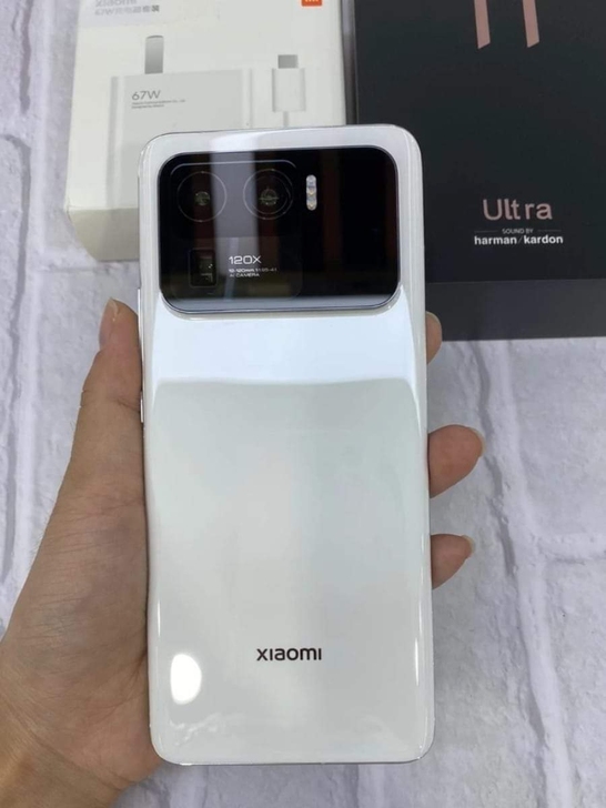 出售小米11ultra 12+256 白色...