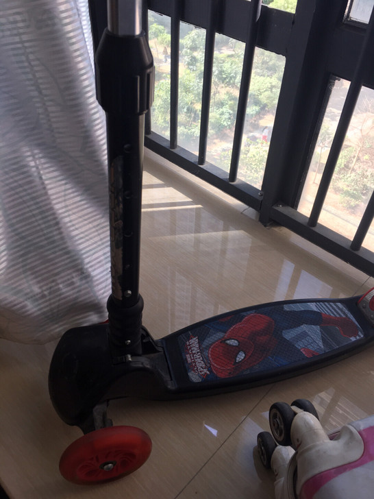 蜘蛛侠滑板车，结实耐用，八成新，限自提