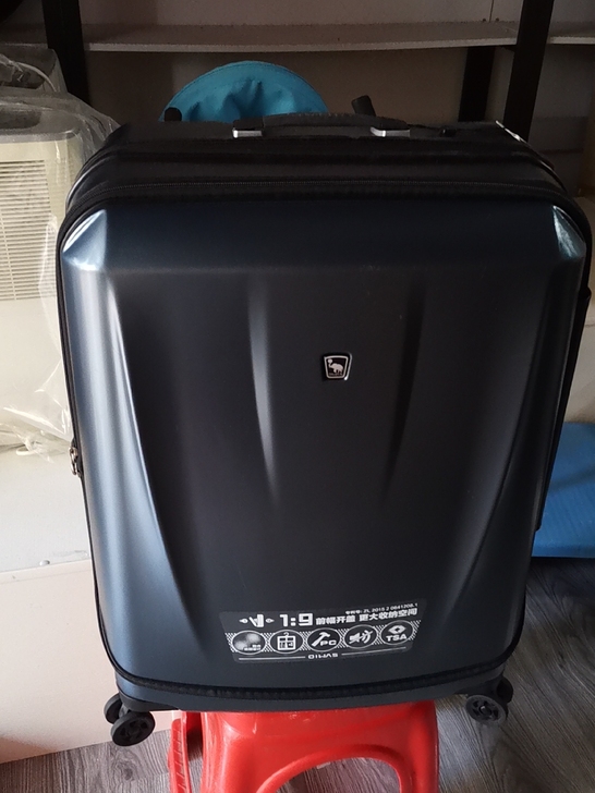 正品爱华仕行李箱24寸,京东售价1089,...