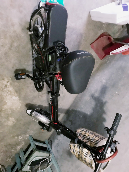 九点九九九成新折叠锂电代驾车，只骑过十来天...