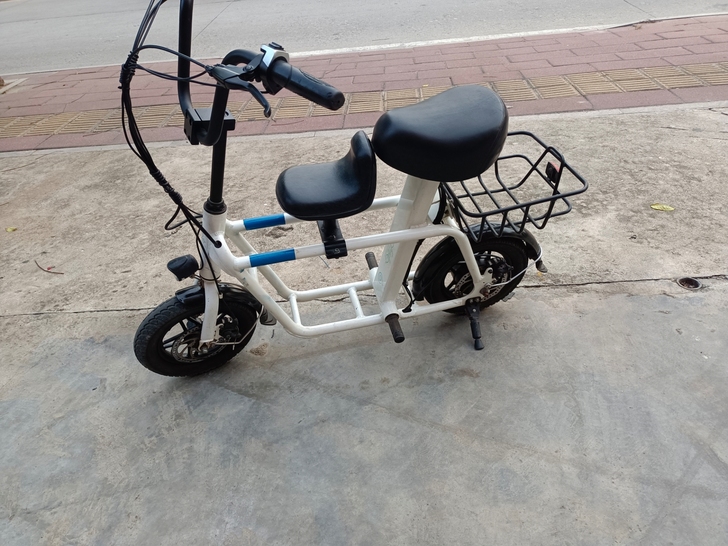 小电动车锂电池的，带娃买菜神器，车架是铝合...