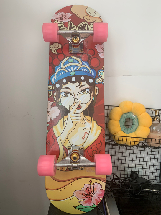 滑板  99新  下楼滑过一次  摔了一跤...