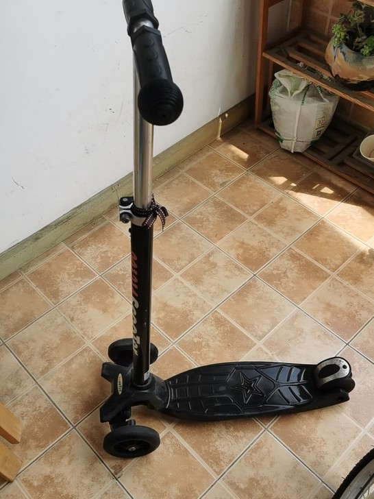 滑板车儿童三轮滑板车 踏板车 高度可调 车...