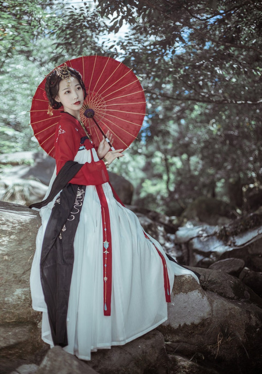 全新古风汉服，绝对物超所值。 质量很好，改...