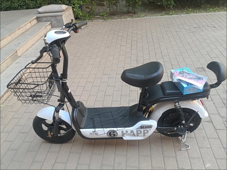 家用小型电动车锂电池瓶