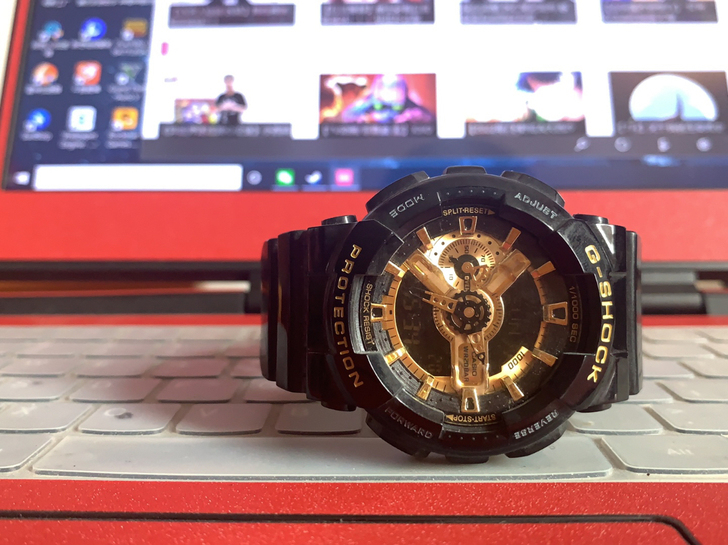 读书那会朋友送的 搁家里陈列了很久都掉灰了...