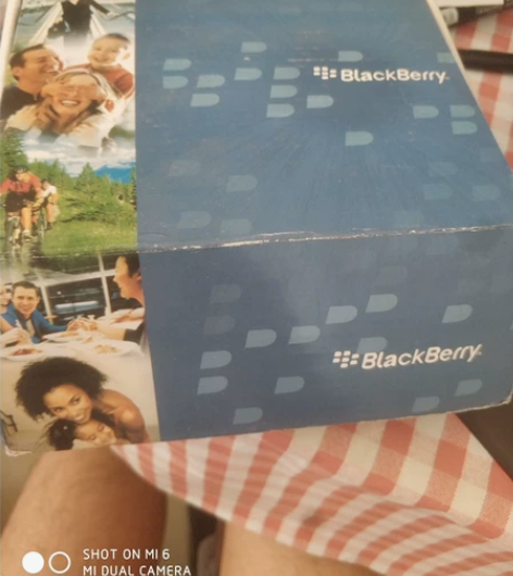 黑莓9850电信手机，买来没怎么用，橙色不...